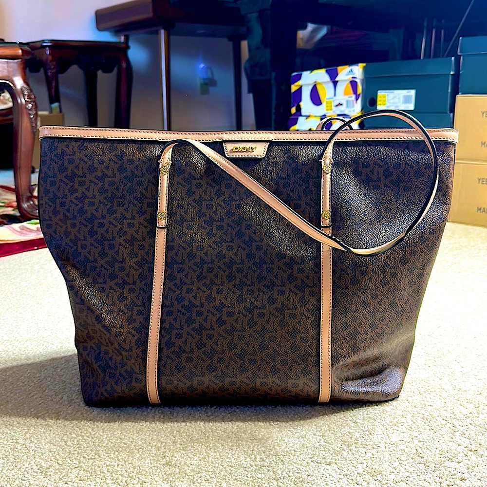 DKNY patterned midsize purse with hand straps.